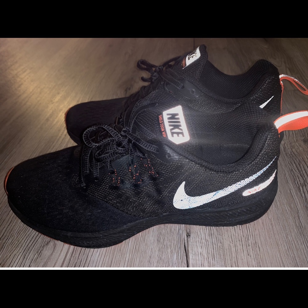 Nike Shield Windflo 4 Running Shoes Size 9.5W/8.5M